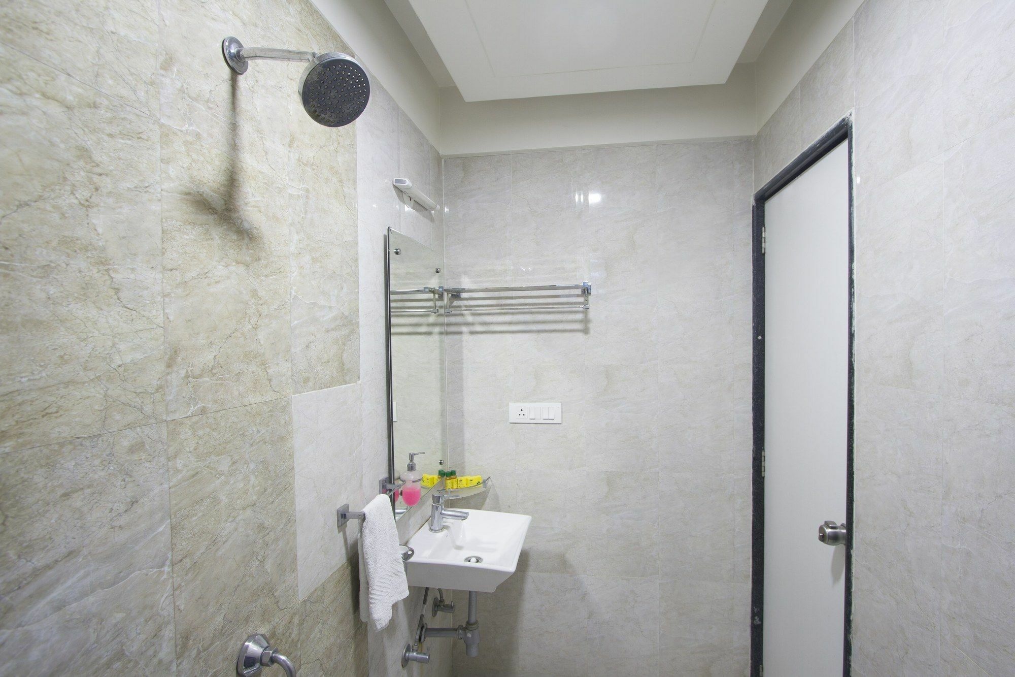 Fabhotel Arya Hinjewadi ฮินเจวาดี ภายนอก รูปภาพ